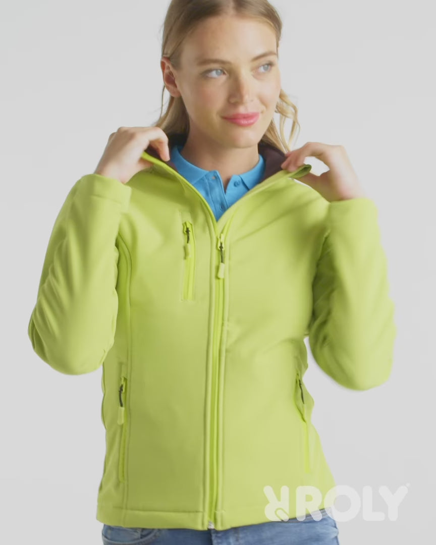 Softshell mujer nebraska woman video modelo